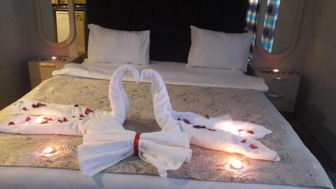 Alya Suite Rezidans ทรับซอน ภายนอก รูปภาพ